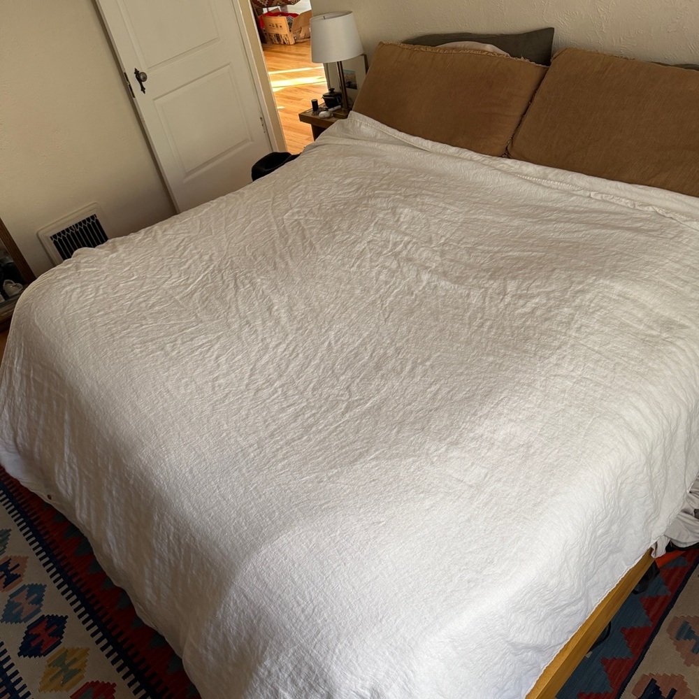 Buffy white linen king duvet